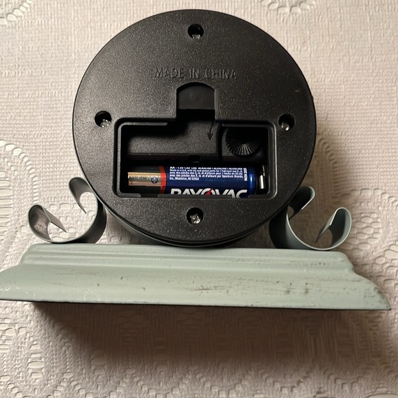 Blue quartz movement table top clock like new - Picture 3 of 7